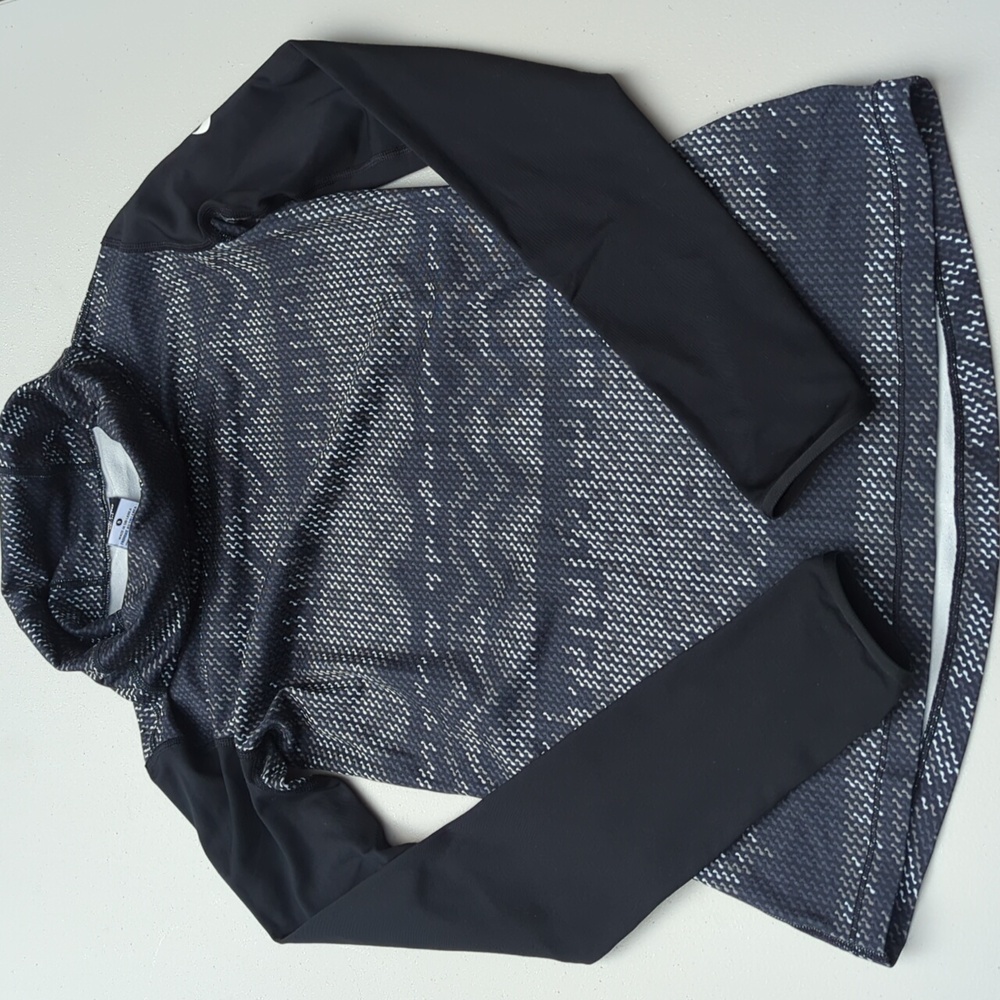 Nike Pro Hyperwarm Infinity Cowl Neck B/W Long sleeve